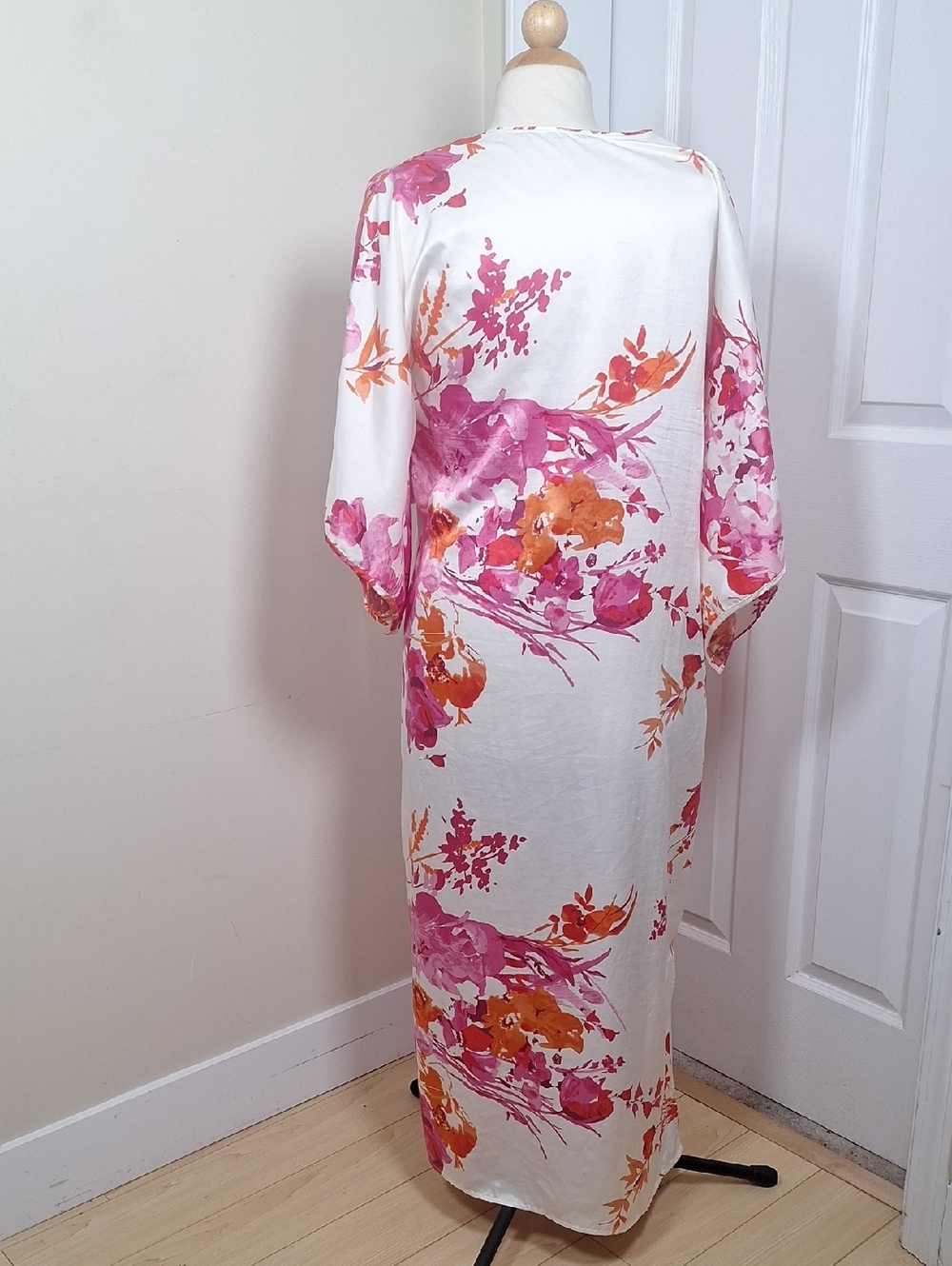 Natori Floral Cherry Blossom V Neck Kaftan Size S - Picture 3 of 8